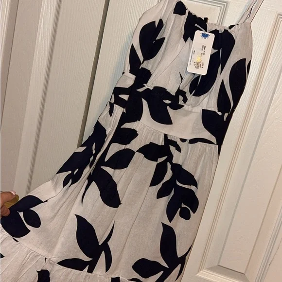 Dress - Picture 2 of 5